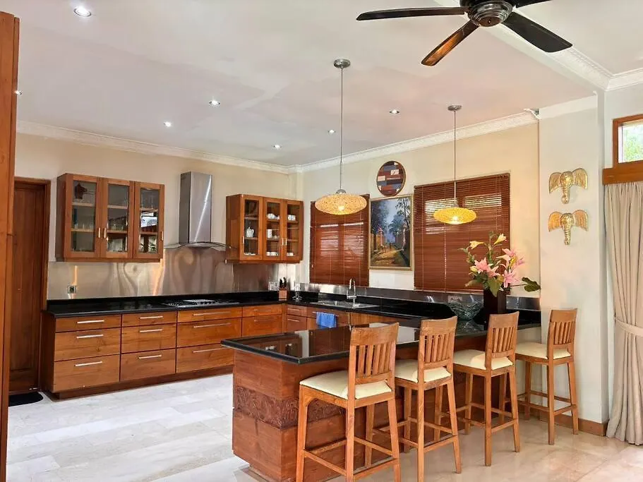 4 Bedroom Tropical Luxury Villa Seminyak