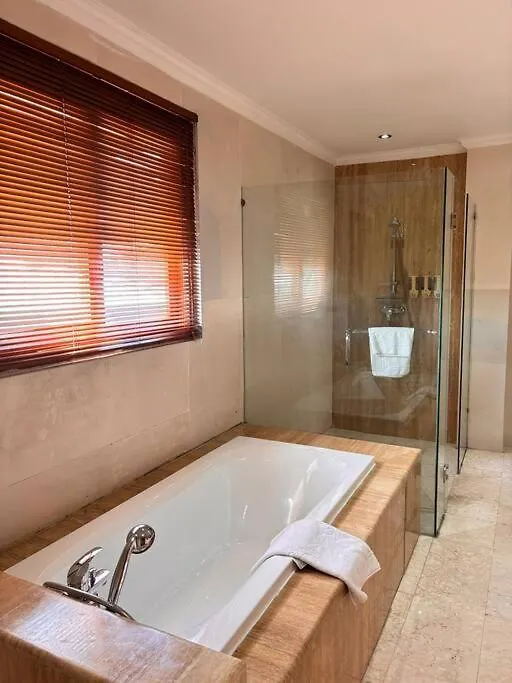 4 Bedroom Tropical Luxury Villa Seminyak