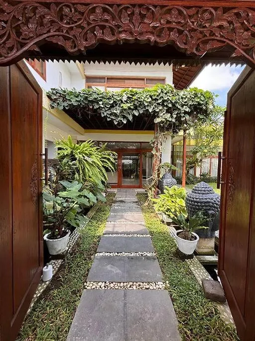 4 Bedroom Tropical Luxury Villa Seminyak